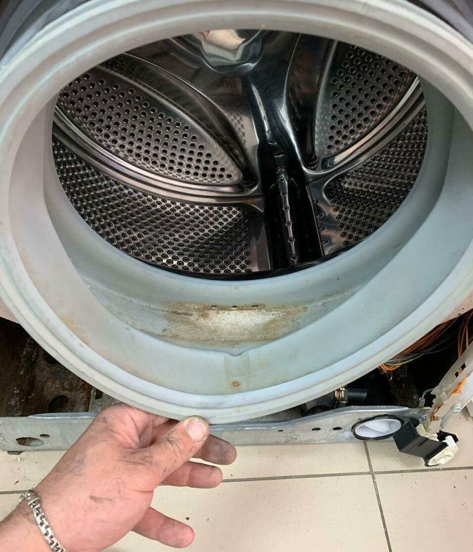 неприятный запах из стиральной машины что делать
